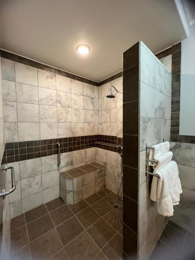 Wells Gray Inn Clearwater Exterior photo
