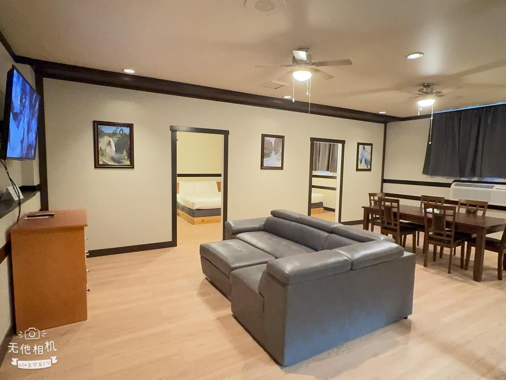 Wells Gray Inn Clearwater Exterior photo